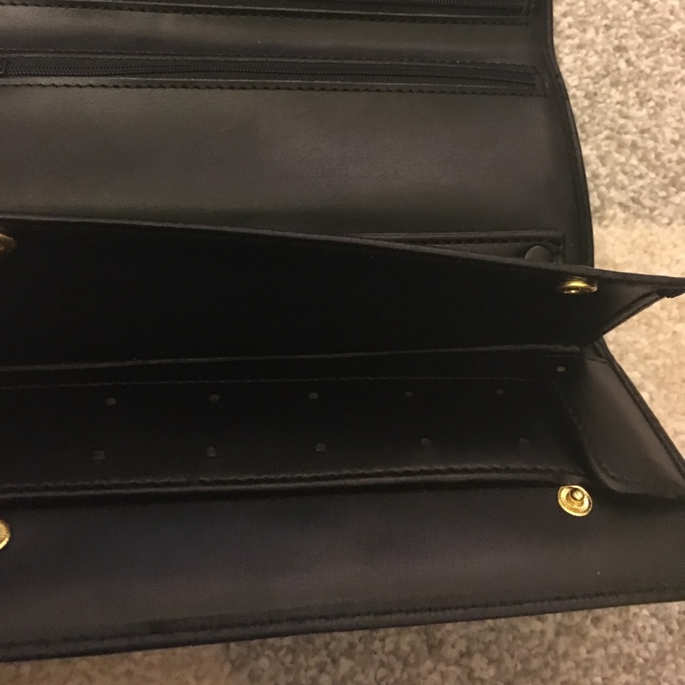 Travel Accessory Holder - Picture 3 of 3